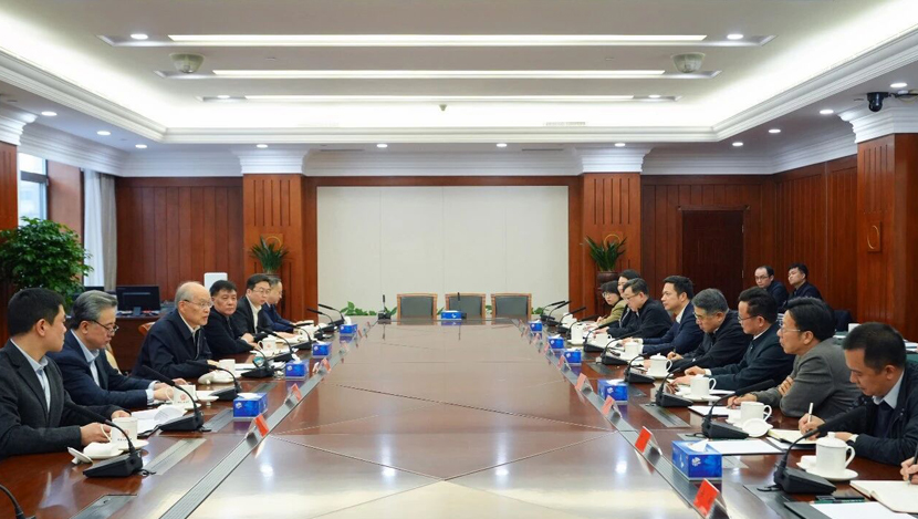 张军与中国文联党组书记张政一行座谈 激励全社会增强法治自信、...