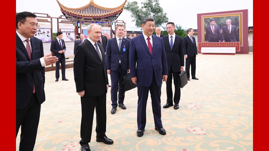 习近平同俄罗斯总统普京共同参观“传承中俄世代友好 树立大国关...