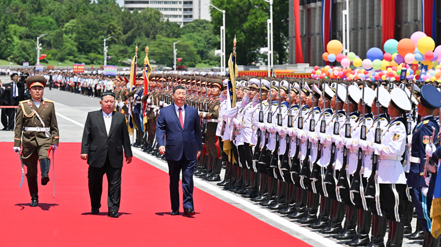 习近平出席金正恩举行的欢迎仪式