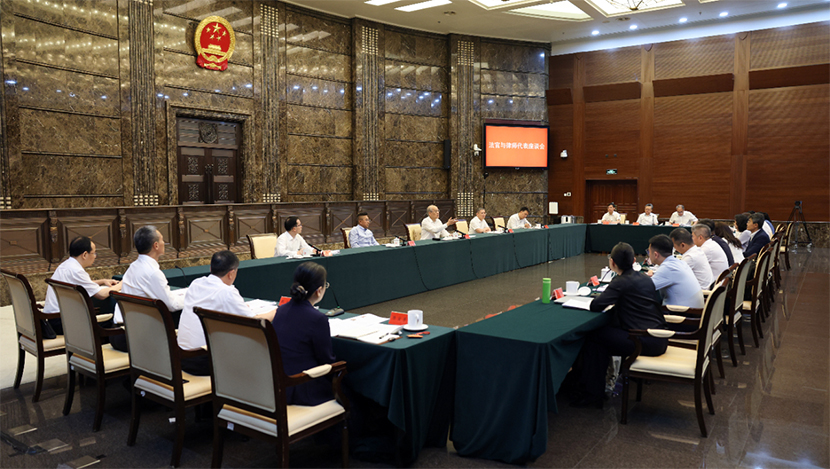 最高法举行法官与律师代表座谈会 张军强调 携手律师完善司法公正...