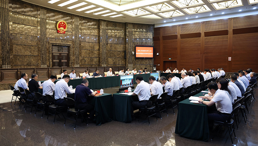 最高法举行2026年1至6月司法审判数据分析研判会商 张军强调 抓显...