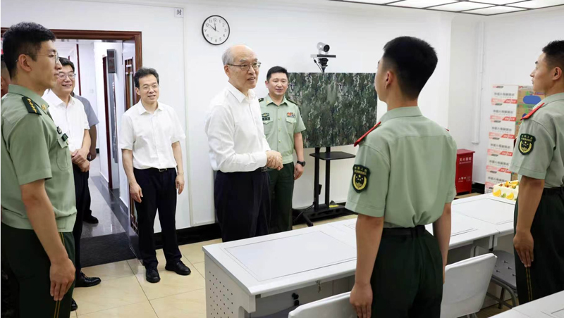 张军看望慰问武警部队驻最高法官兵