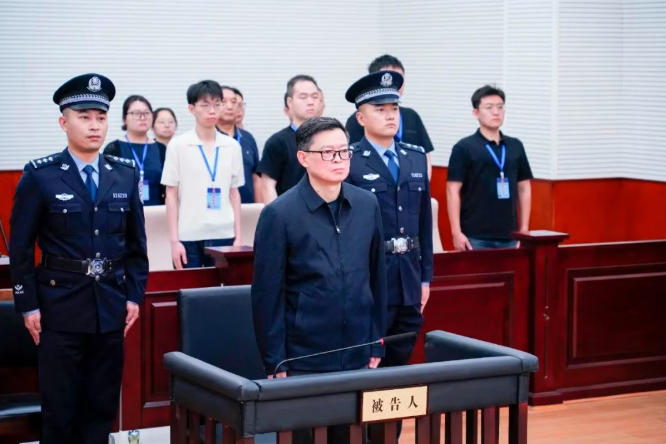 国家国防科技工业局原党组成员、副局长张建华受贿、利用影响...