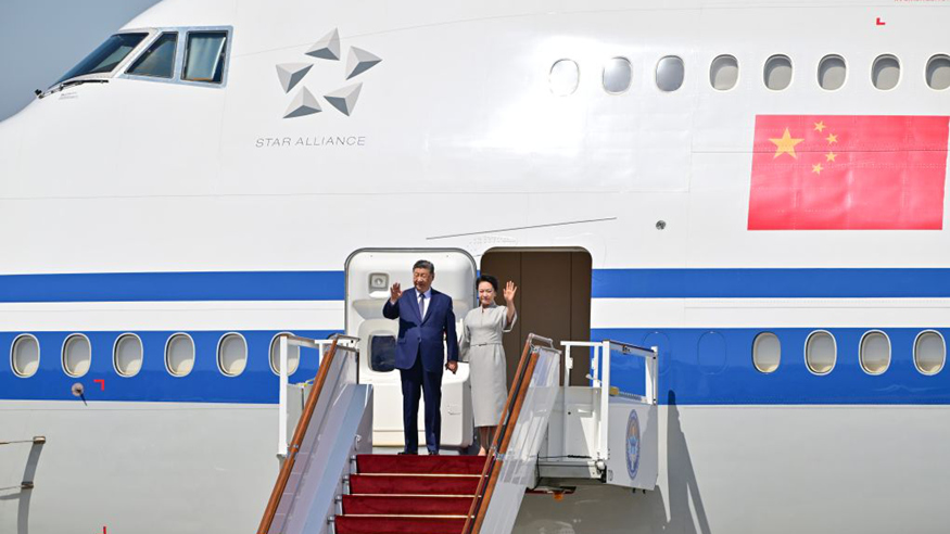 习近平抵达比什凯克出席2026年上海合作组织峰会并对吉尔吉斯斯坦...