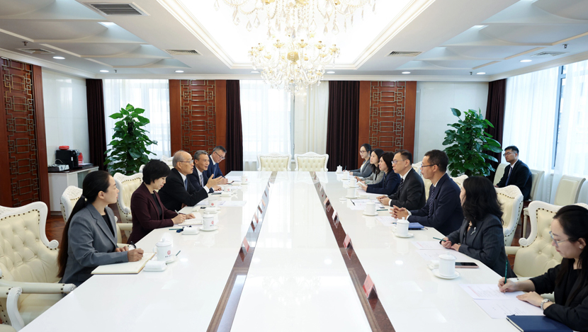 张军会见香港国际仲裁中心联合主席杜淦堃一行