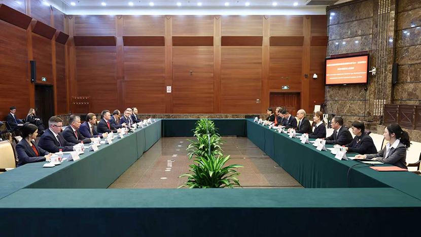 张军会见俄罗斯联邦最高法院院长克拉斯诺夫